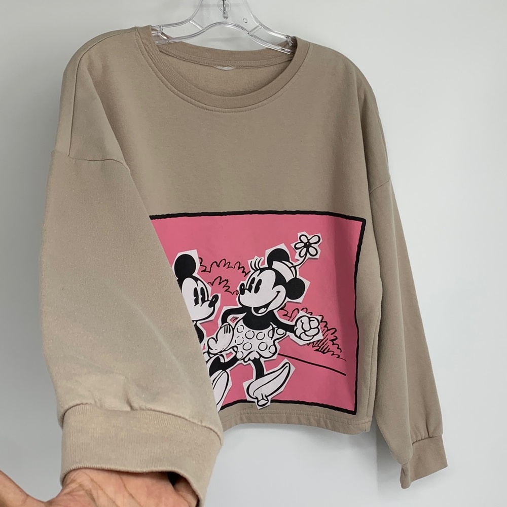 Women’s Mickey and Minnie Graphic Sweatshirt *no size tag* looks sz Med used - Picture 5 of 17